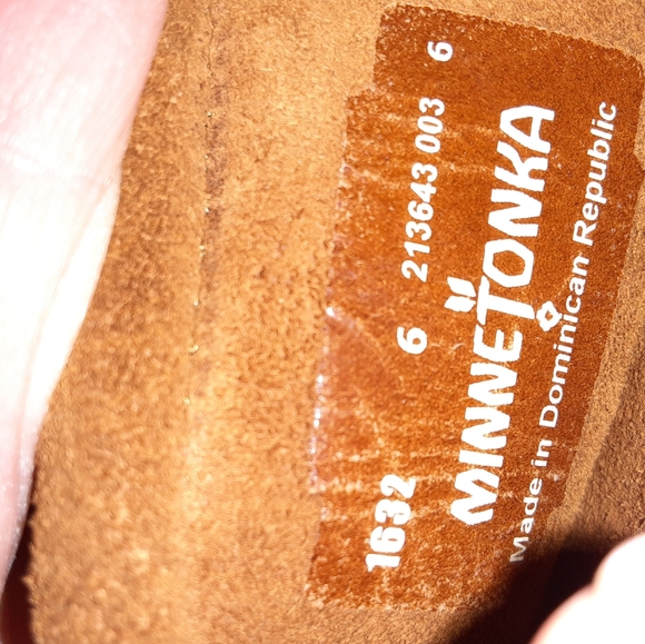 Minnetonka Gorgeous fringed moccasin boots sz 6 - Picture 7 of 7